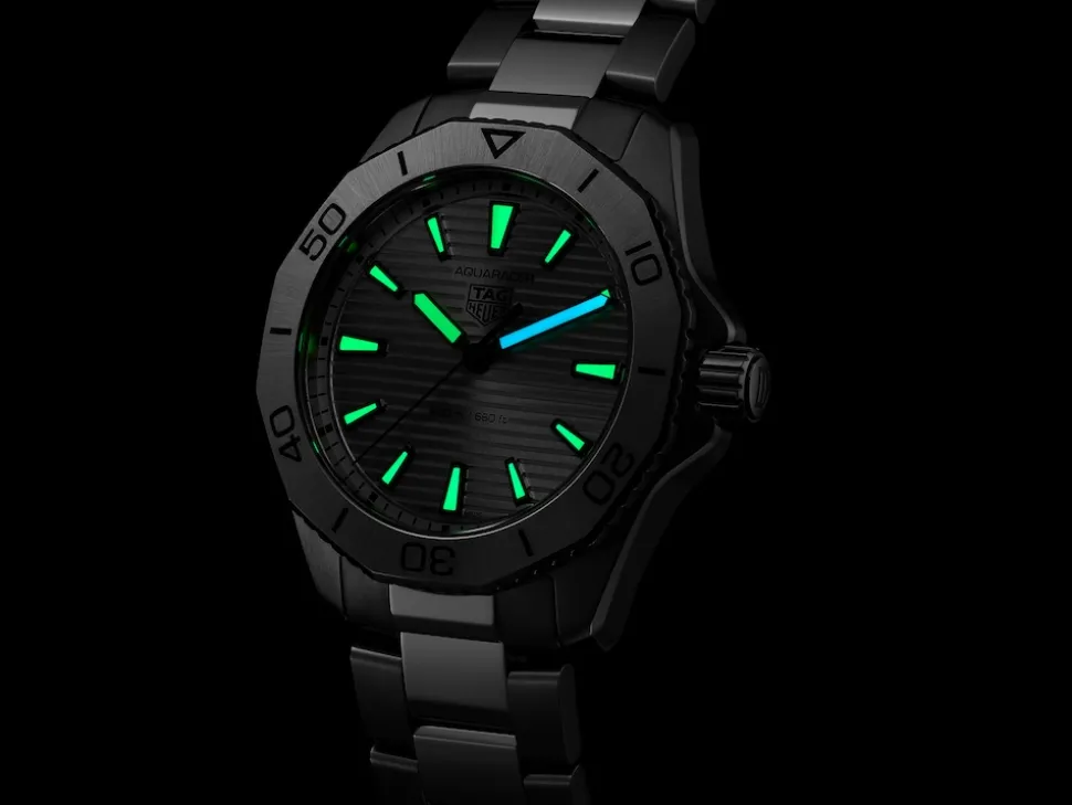 Shop TAG Heuer Aquaracer Professional 200