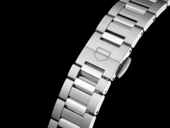 Shop TAG Heuer Carrera Date
